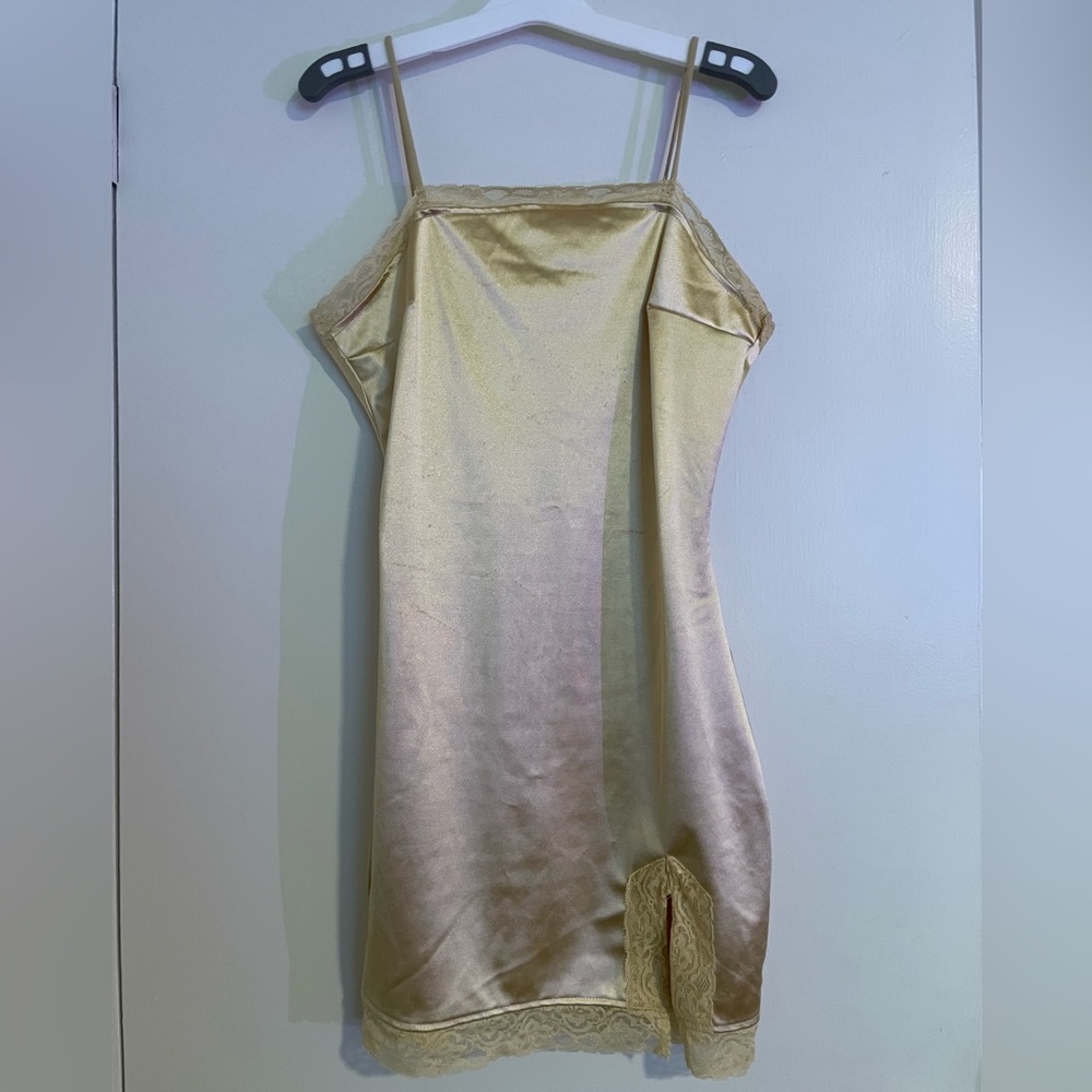 Gold Spaghetti Strap Slip Dress w/Lace Hem Detail and Thigh Slit - Size Medium
